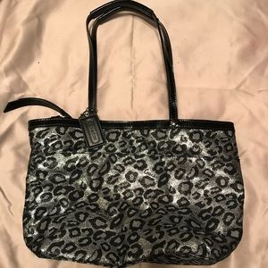 Authentic Coach purse brand new without tag.